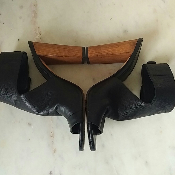 VINCE - black leather block heel Addie sandals - Picture 8 of 8